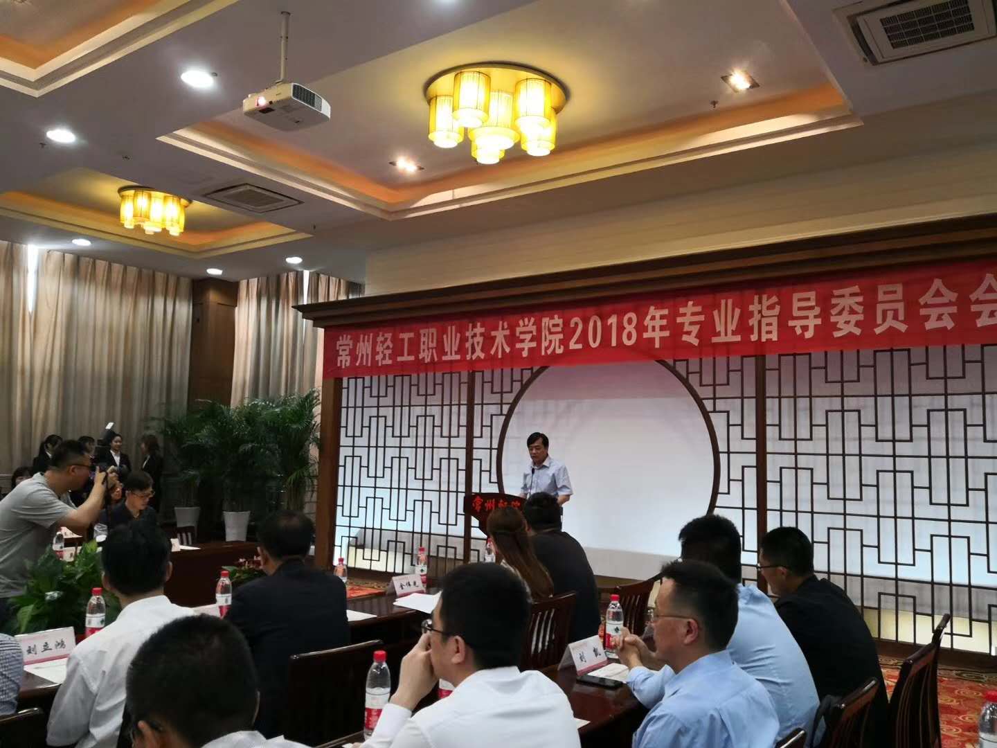 Changzhou Light Industry Vocational College hires Jiangsu Liangcai Electronics Co., Ltd. Zhang Jiuyu, general manager, is a member of the professional steering committee